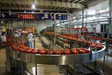 ประเทศจีน สายการผลิตเครื่องดื่มอัตโนมัติผลไม้ / ผักสำหรับผสมน้ำผลไม้ ผู้ผลิต